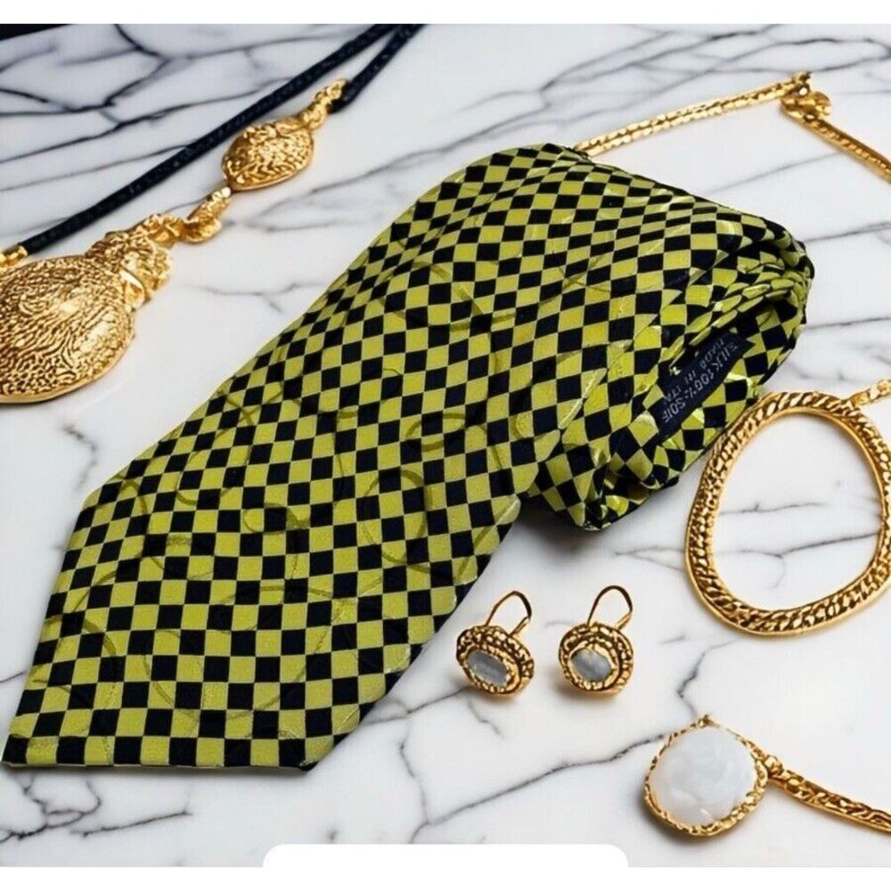 Brioni Men's Silk Neck Tie Gold Geometric Pattern Made In Italy